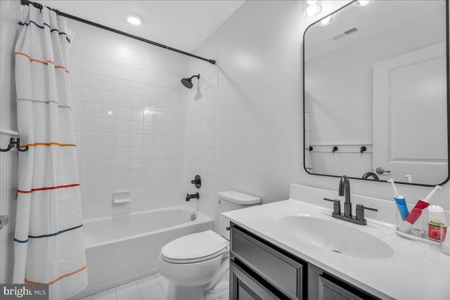 177 VILLAGE GREEN LN, Sicklerville, NJ 08081