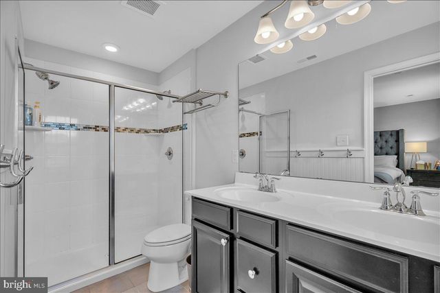 177 VILLAGE GREEN LN, Sicklerville, NJ 08081