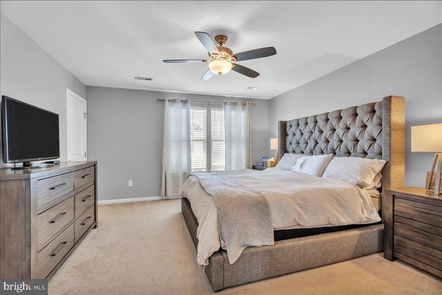177 VILLAGE GREEN LN, Sicklerville, NJ 08081