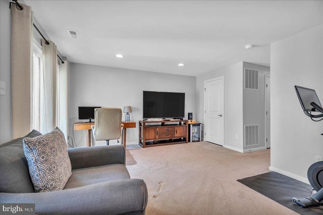 177 VILLAGE GREEN LN, Sicklerville, NJ 08081
