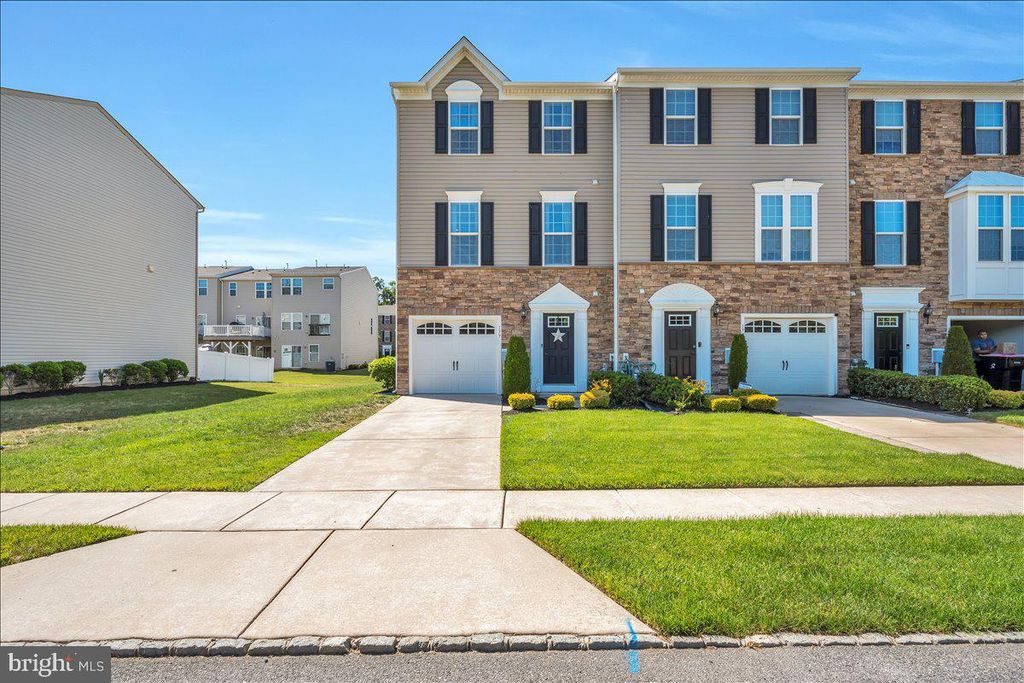 177 VILLAGE GREEN LN, Sicklerville, NJ 08081