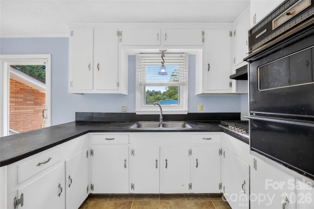 205 Gaddis Drive, Mount Holly, NC 28120