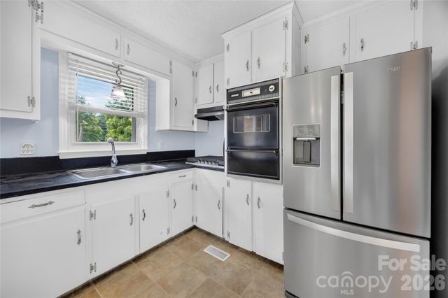 205 Gaddis Drive, Mount Holly, NC 28120