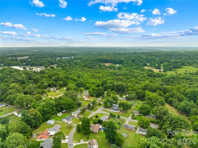 205 Gaddis Drive, Mount Holly, NC 28120