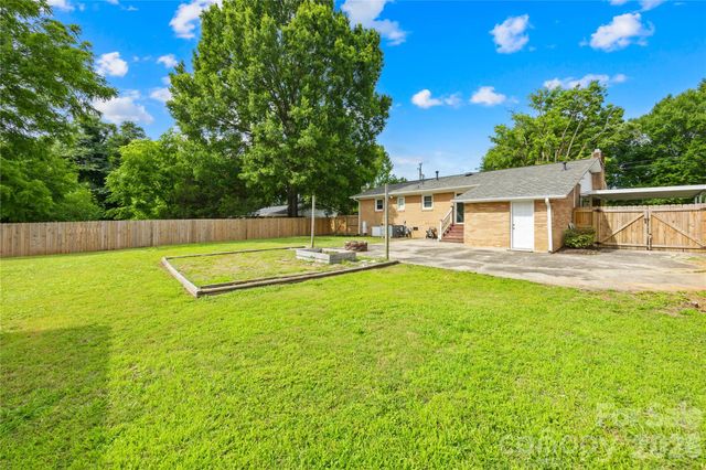 205 Gaddis Drive, Mount Holly, NC 28120