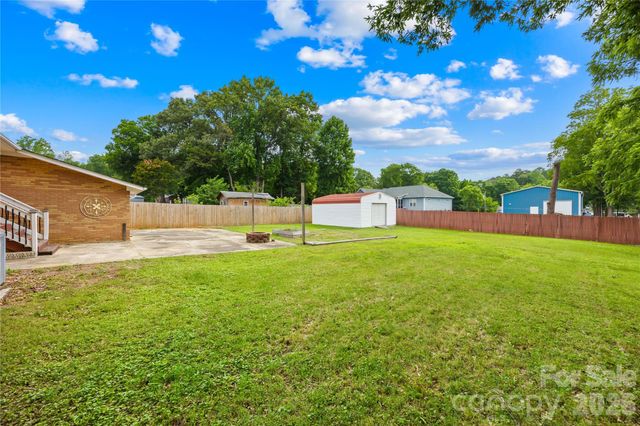 205 Gaddis Drive, Mount Holly, NC 28120