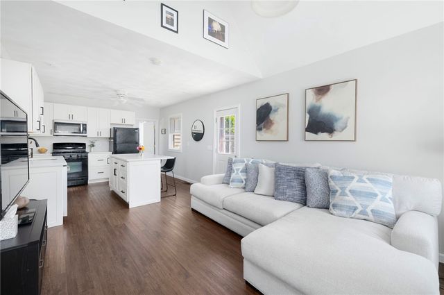 51 Old Oak Avenue, Cranston, RI 02920