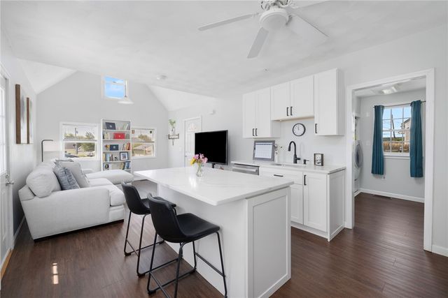 51 Old Oak Avenue, Cranston, RI 02920