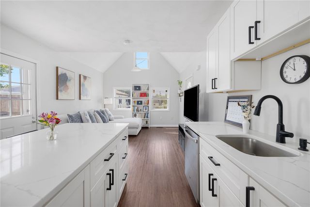 51 Old Oak Avenue, Cranston, RI 02920