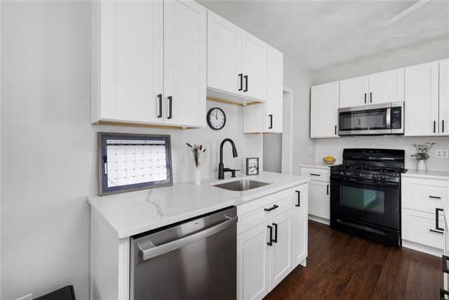 51 Old Oak Avenue, Cranston, RI 02920