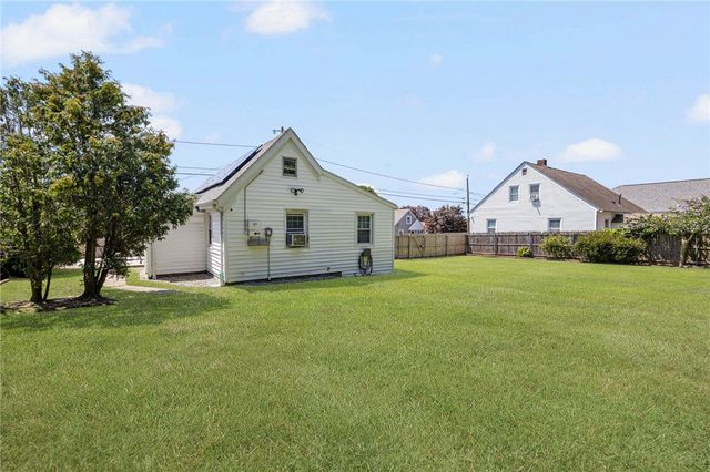 51 Old Oak Avenue, Cranston, RI 02920