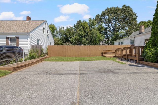 51 Old Oak Avenue, Cranston, RI 02920