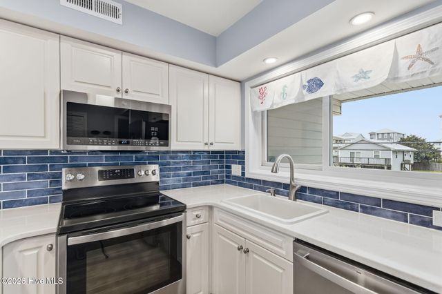 1401 Canal Drive Apt 3, Carolina Beach, NC 28428