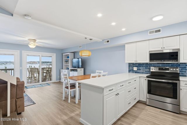 1401 Canal Drive Apt 3, Carolina Beach, NC 28428