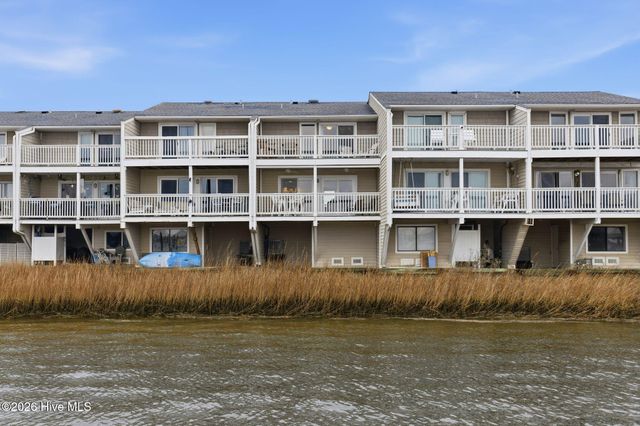 1401 Canal Drive Apt 3, Carolina Beach, NC 28428