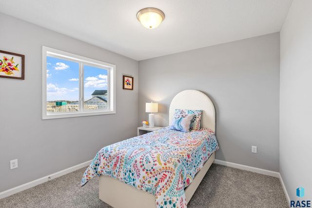 2720 S Copper Creek Ave Avenue, Sioux Falls, SD 57110