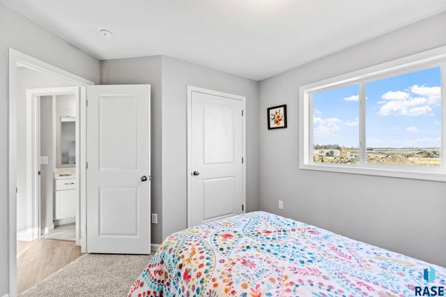 2720 S Copper Creek Ave Avenue, Sioux Falls, SD 57110