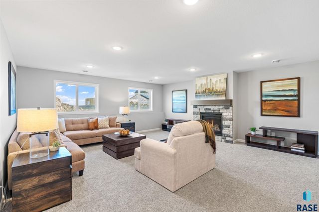 2720 S Copper Creek Ave Avenue, Sioux Falls, SD 57110