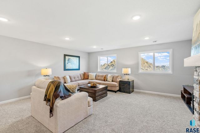 2720 S Copper Creek Ave Avenue, Sioux Falls, SD 57110