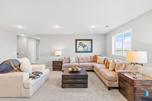 2720 S Copper Creek Ave Avenue, Sioux Falls, SD 57110