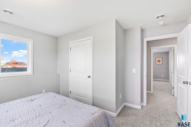 2720 S Copper Creek Ave Avenue, Sioux Falls, SD 57110