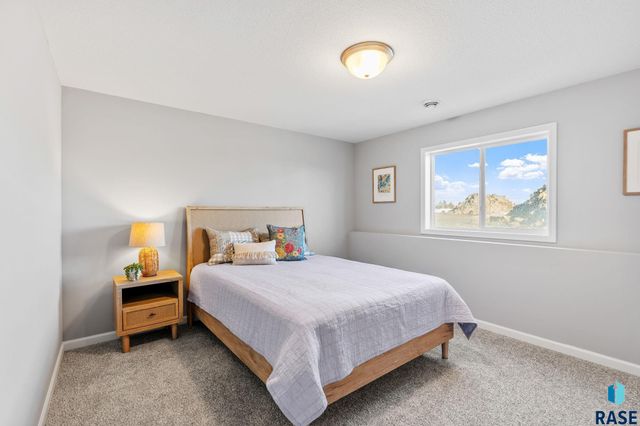 2720 S Copper Creek Ave Avenue, Sioux Falls, SD 57110