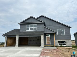2720 S Copper Creek Ave Avenue, Sioux Falls, SD 57110