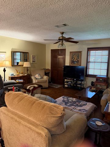 125 Oakview Dr, Houma, LA 70364