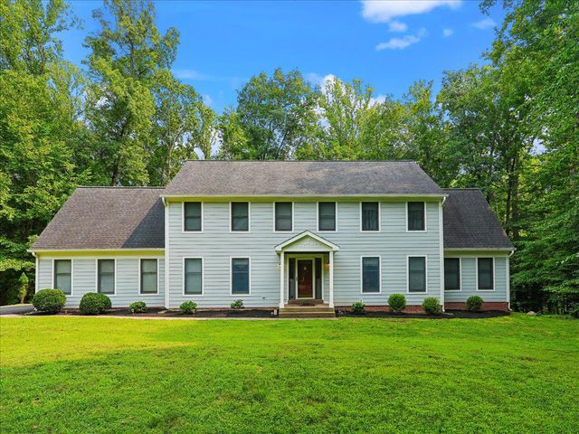 8253 HONEYSUCKLE RD, Manassas, VA 20112