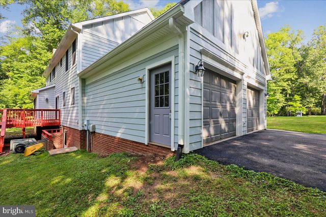 8253 HONEYSUCKLE RD, Manassas, VA 20112