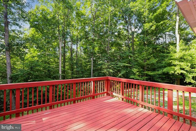 8253 HONEYSUCKLE RD, Manassas, VA 20112