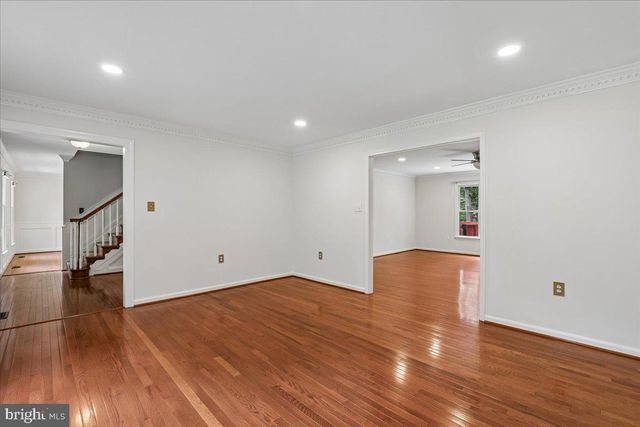 8253 HONEYSUCKLE RD, Manassas, VA 20112