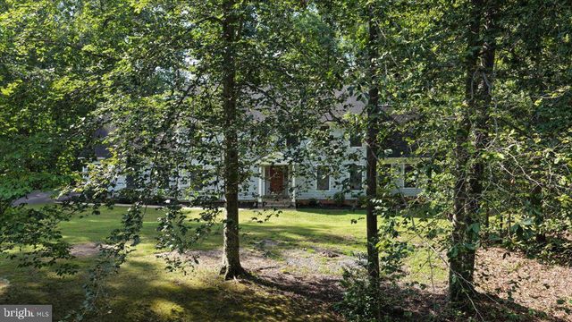 8253 HONEYSUCKLE RD, Manassas, VA 20112