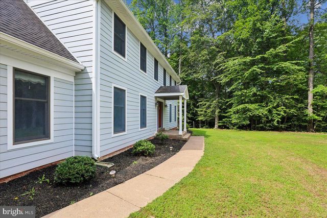 8253 HONEYSUCKLE RD, Manassas, VA 20112