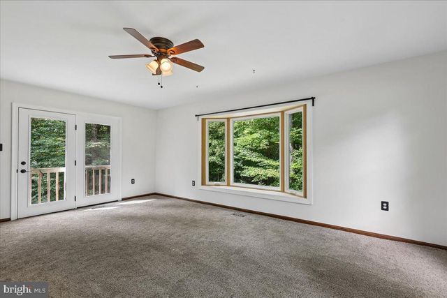 8253 HONEYSUCKLE RD, Manassas, VA 20112