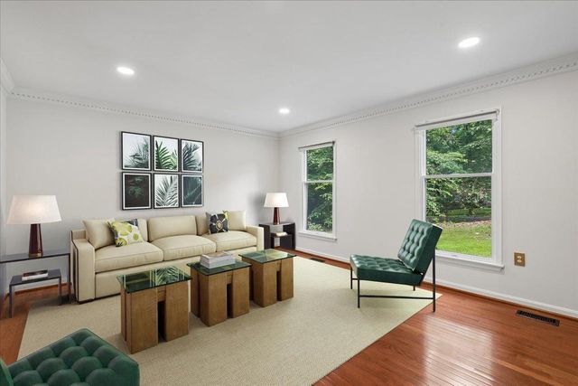 8253 HONEYSUCKLE RD, Manassas, VA 20112