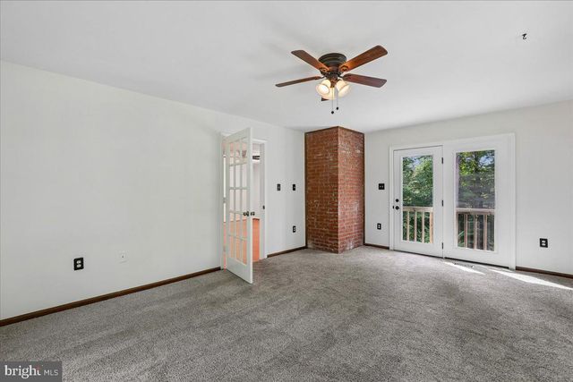8253 HONEYSUCKLE RD, Manassas, VA 20112