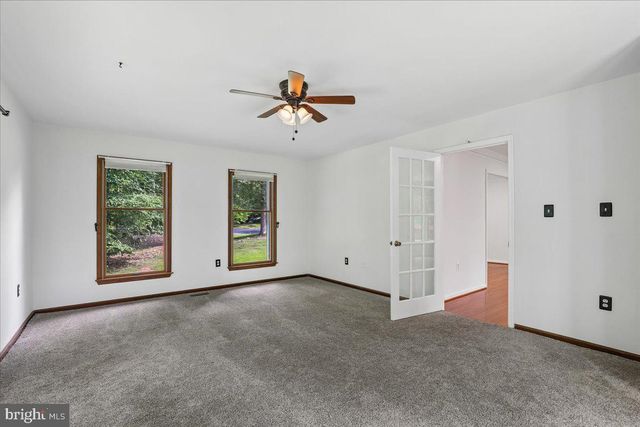 8253 HONEYSUCKLE RD, Manassas, VA 20112