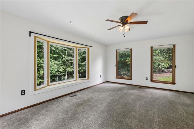 8253 HONEYSUCKLE RD, Manassas, VA 20112