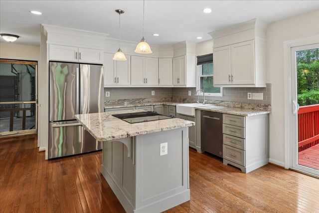 8253 HONEYSUCKLE RD, Manassas, VA 20112