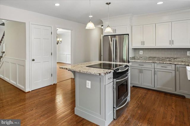 8253 HONEYSUCKLE RD, Manassas, VA 20112