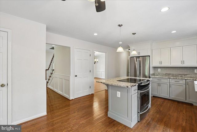 8253 HONEYSUCKLE RD, Manassas, VA 20112