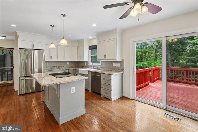 8253 HONEYSUCKLE RD, Manassas, VA 20112
