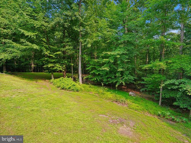 8253 HONEYSUCKLE RD, Manassas, VA 20112