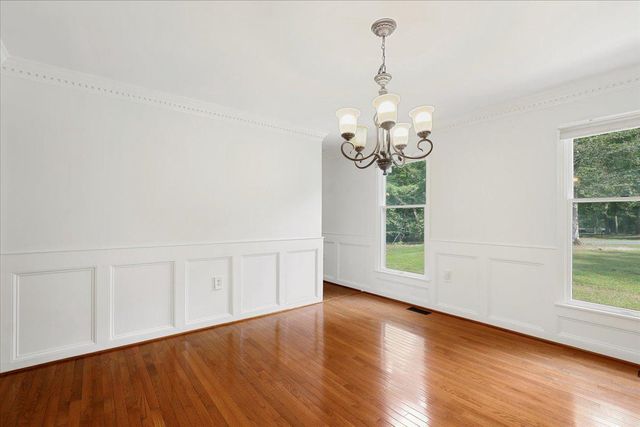 8253 HONEYSUCKLE RD, Manassas, VA 20112
