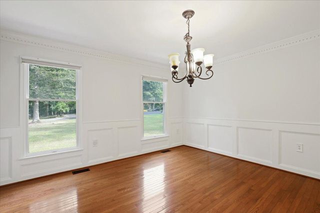 8253 HONEYSUCKLE RD, Manassas, VA 20112