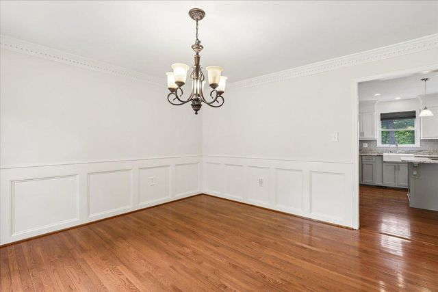 8253 HONEYSUCKLE RD, Manassas, VA 20112