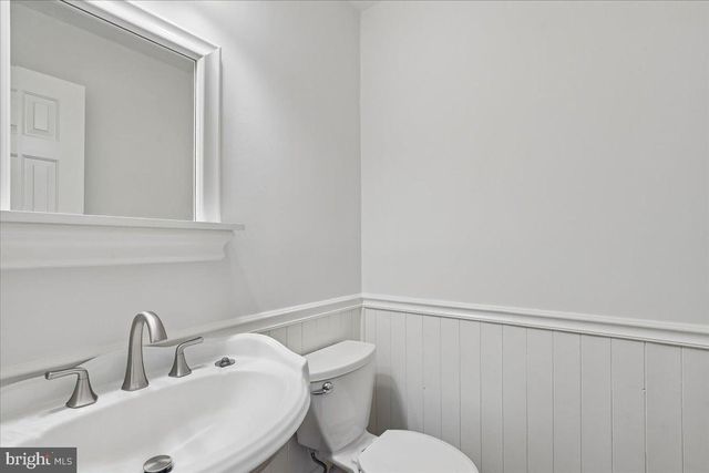8253 HONEYSUCKLE RD, Manassas, VA 20112