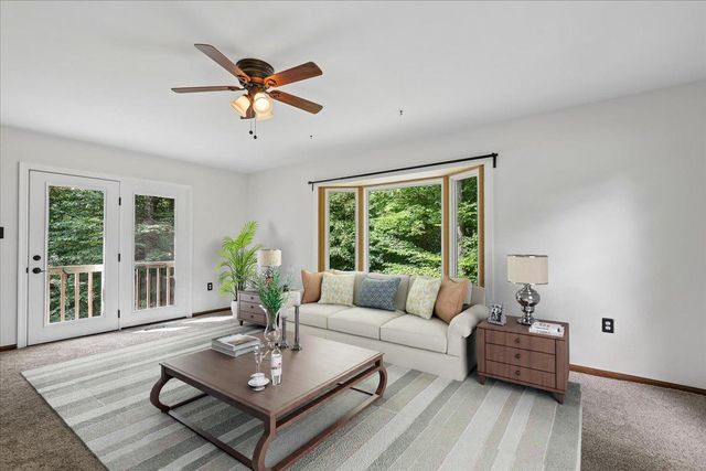 8253 HONEYSUCKLE RD, Manassas, VA 20112