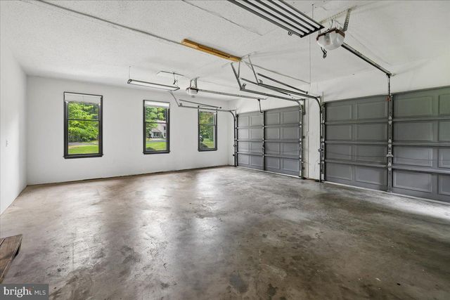 8253 HONEYSUCKLE RD, Manassas, VA 20112